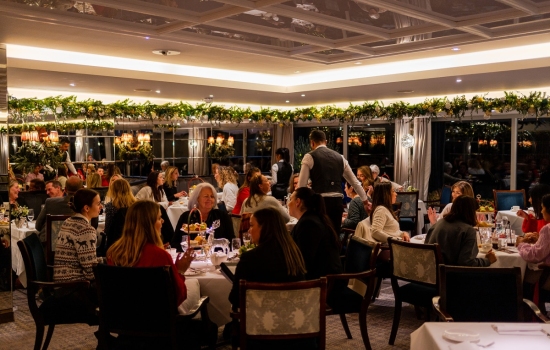 Festive-restaurant-people-10
