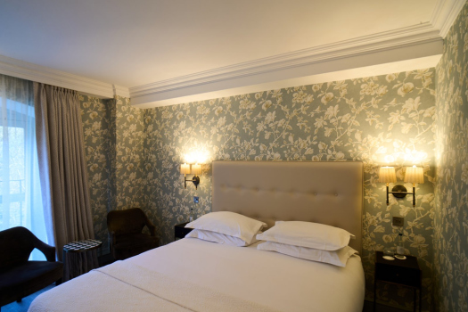 Standard-bed-floral-wall-2