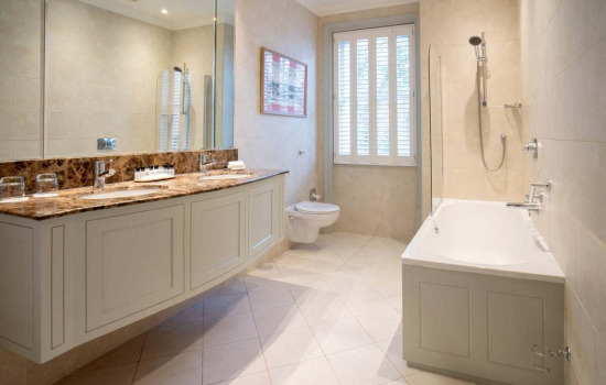 deluxe-double-bathroom-112