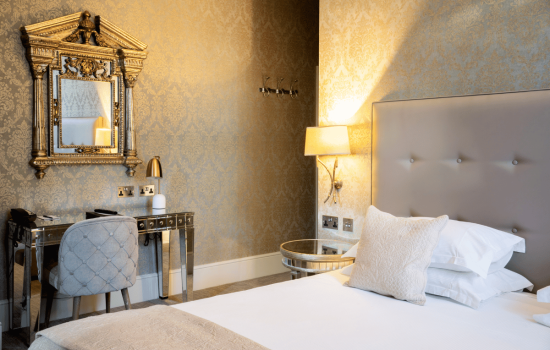 deluxe dressing area - 1